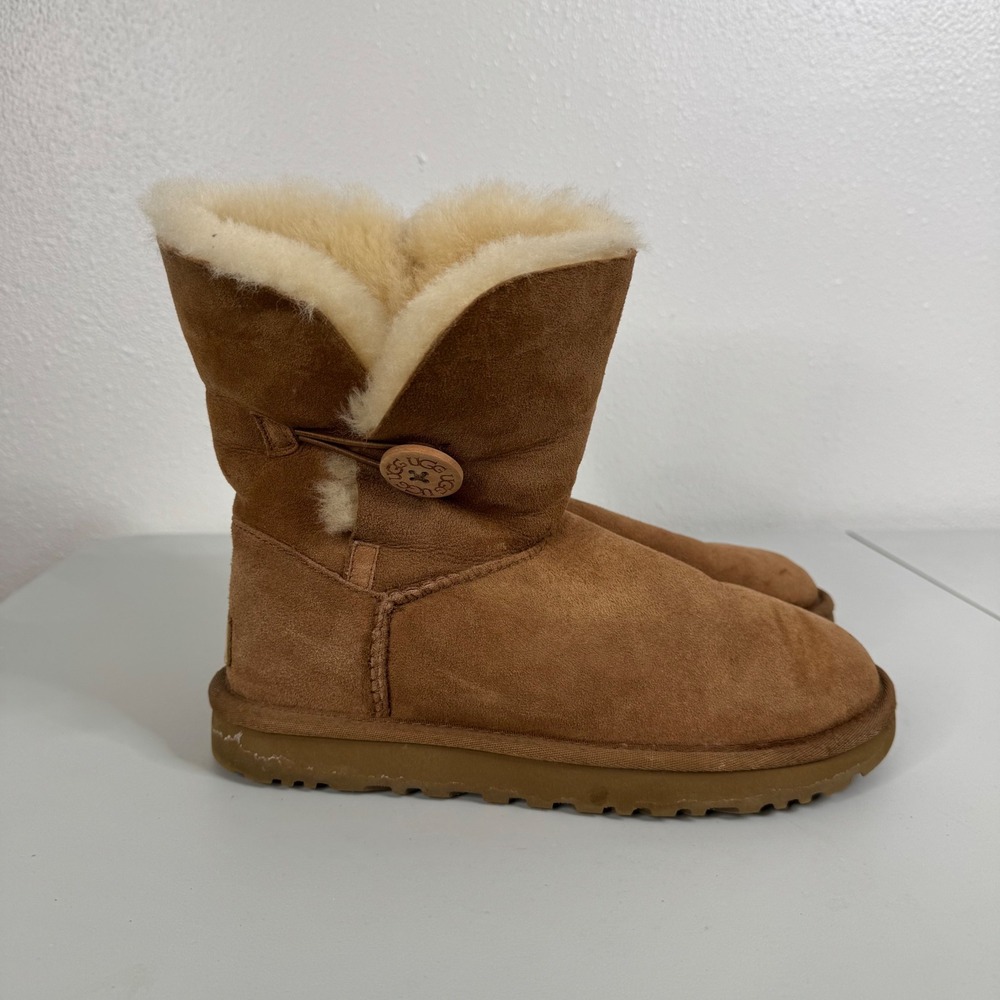 Ugg Classic‎ Bailey Boots with Buttons Size 8